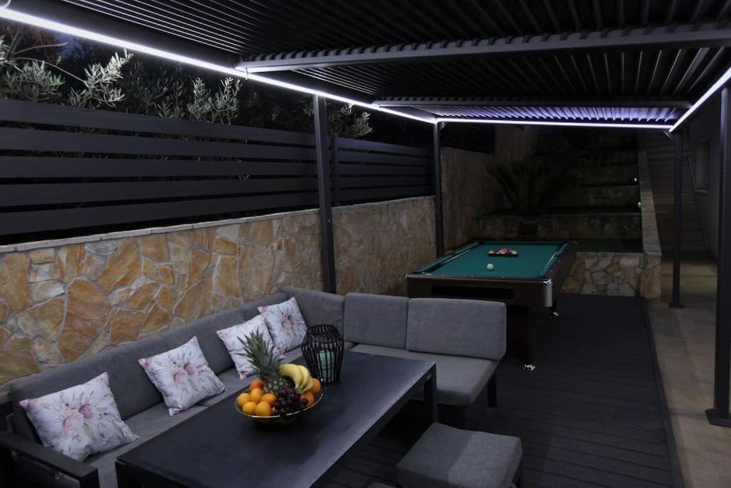 Luxury Villa Lana Apt, Seaview Terrace, Large Outdoor Space, Bbq Trogir Dış mekan fotoğraf
