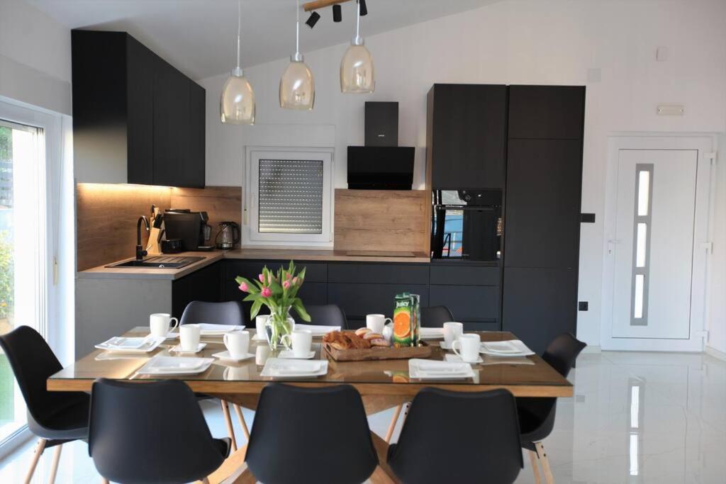 Luxury Villa Lana Apt, Seaview Terrace, Large Outdoor Space, Bbq Trogir Dış mekan fotoğraf