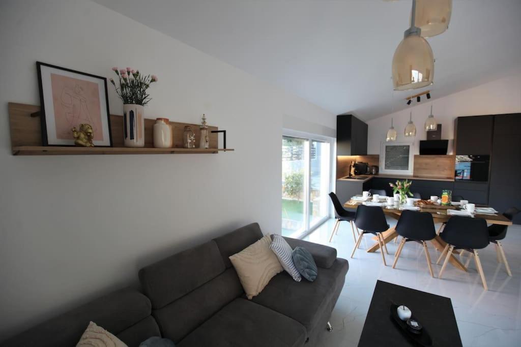 Luxury Villa Lana Apt, Seaview Terrace, Large Outdoor Space, Bbq Trogir Dış mekan fotoğraf