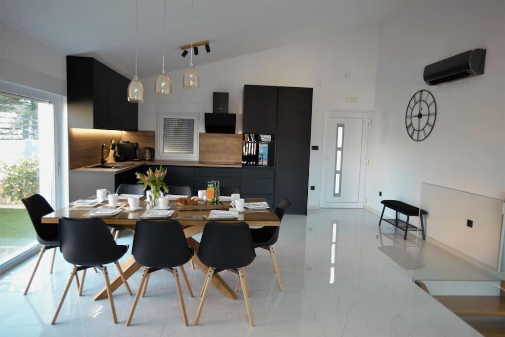 Luxury Villa Lana Apt, Seaview Terrace, Large Outdoor Space, Bbq Trogir Dış mekan fotoğraf
