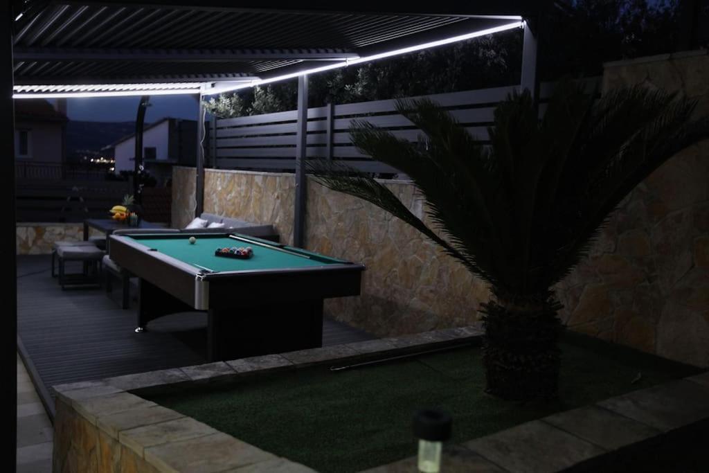 Luxury Villa Lana Apt, Seaview Terrace, Large Outdoor Space, Bbq Trogir Dış mekan fotoğraf
