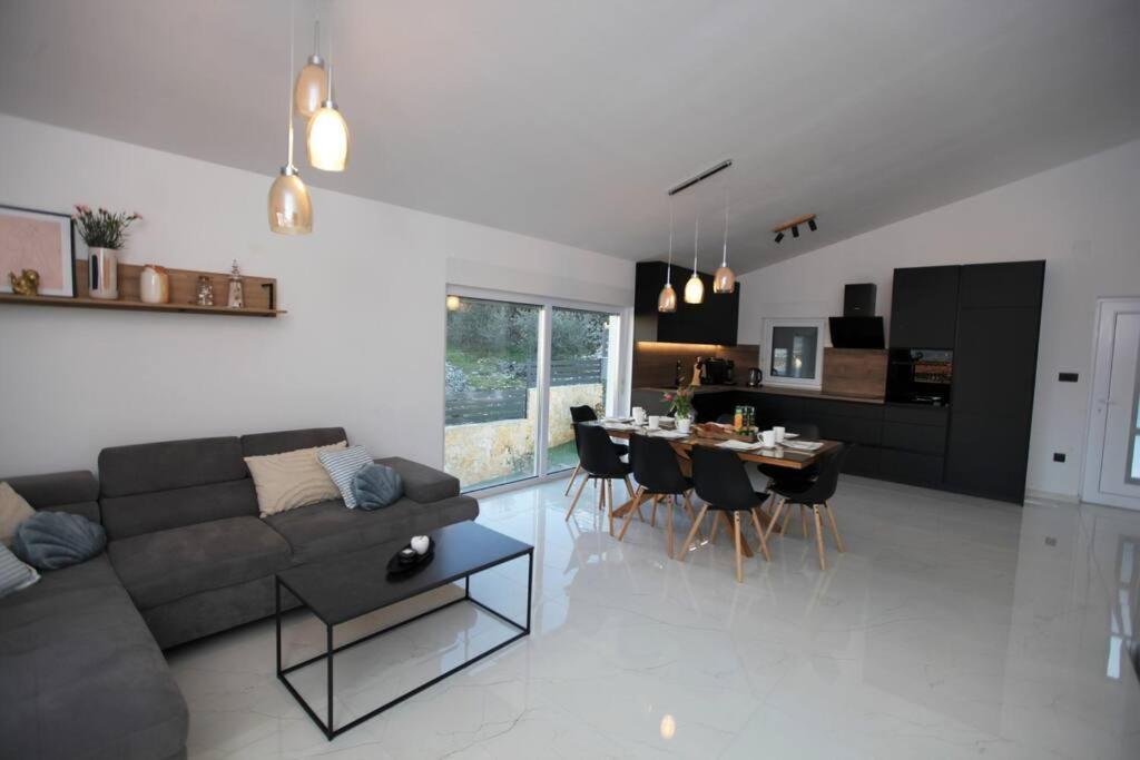 Luxury Villa Lana Apt, Seaview Terrace, Large Outdoor Space, Bbq Trogir Dış mekan fotoğraf