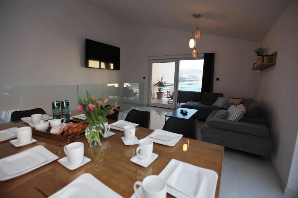 Luxury Villa Lana Apt, Seaview Terrace, Large Outdoor Space, Bbq Trogir Dış mekan fotoğraf